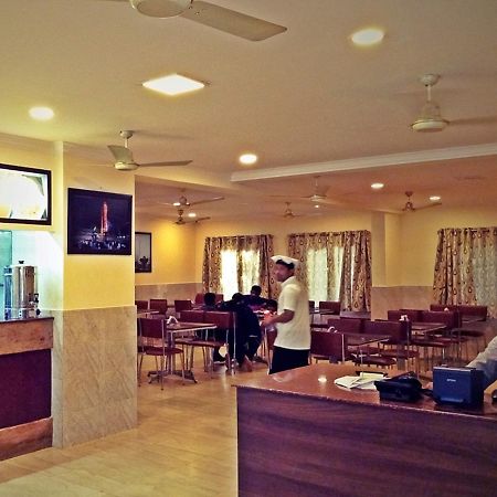 Hotel Mookambika Palace Kolluru Bagian luar foto