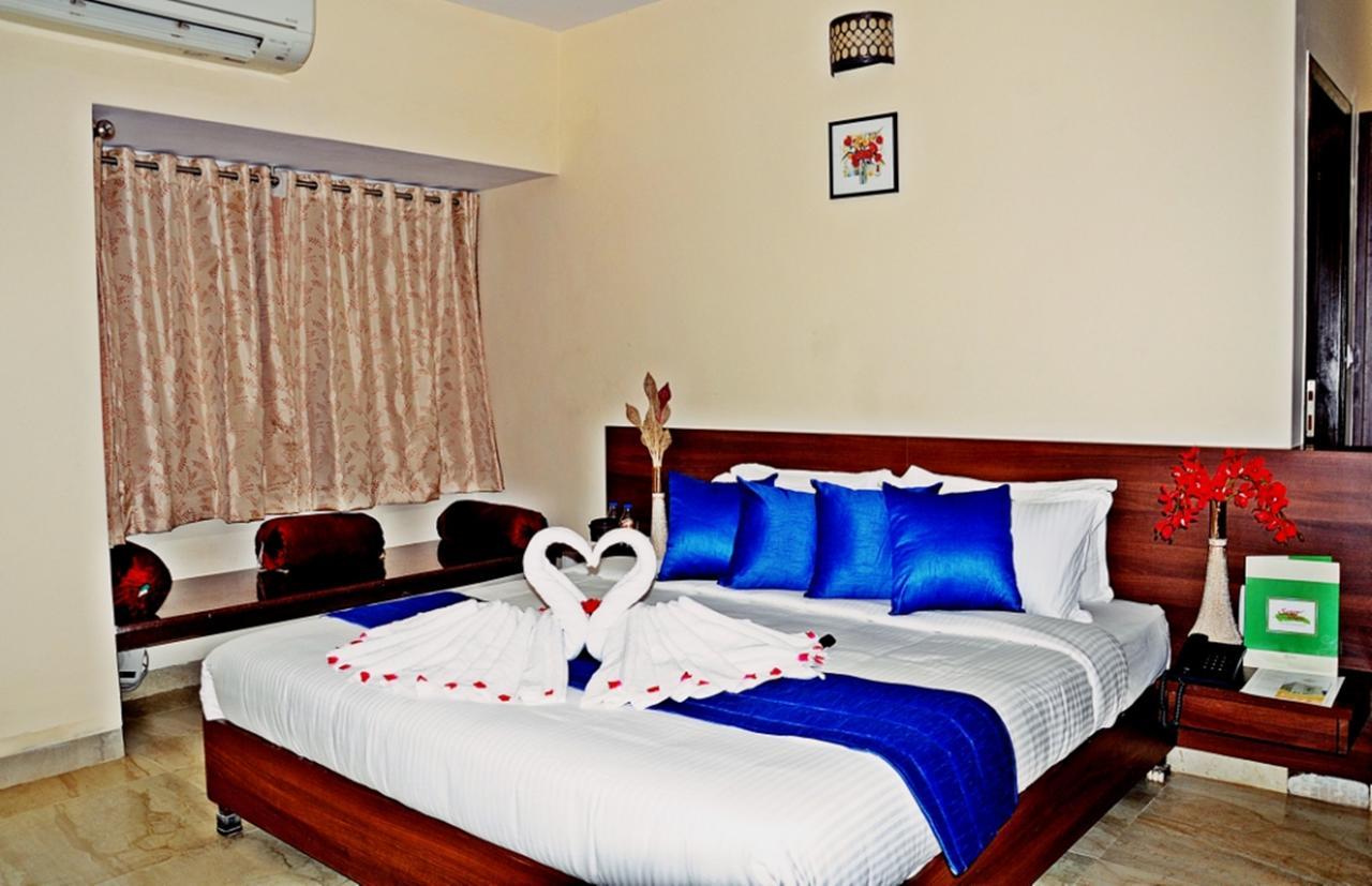Hotel Mookambika Palace Kolluru Bagian luar foto