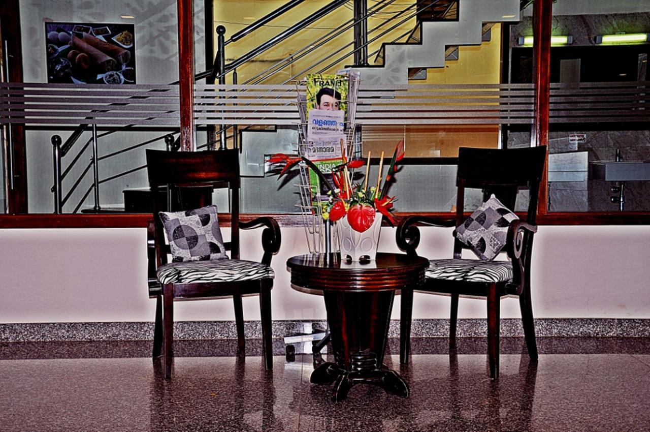 Hotel Mookambika Palace Kolluru Bagian luar foto