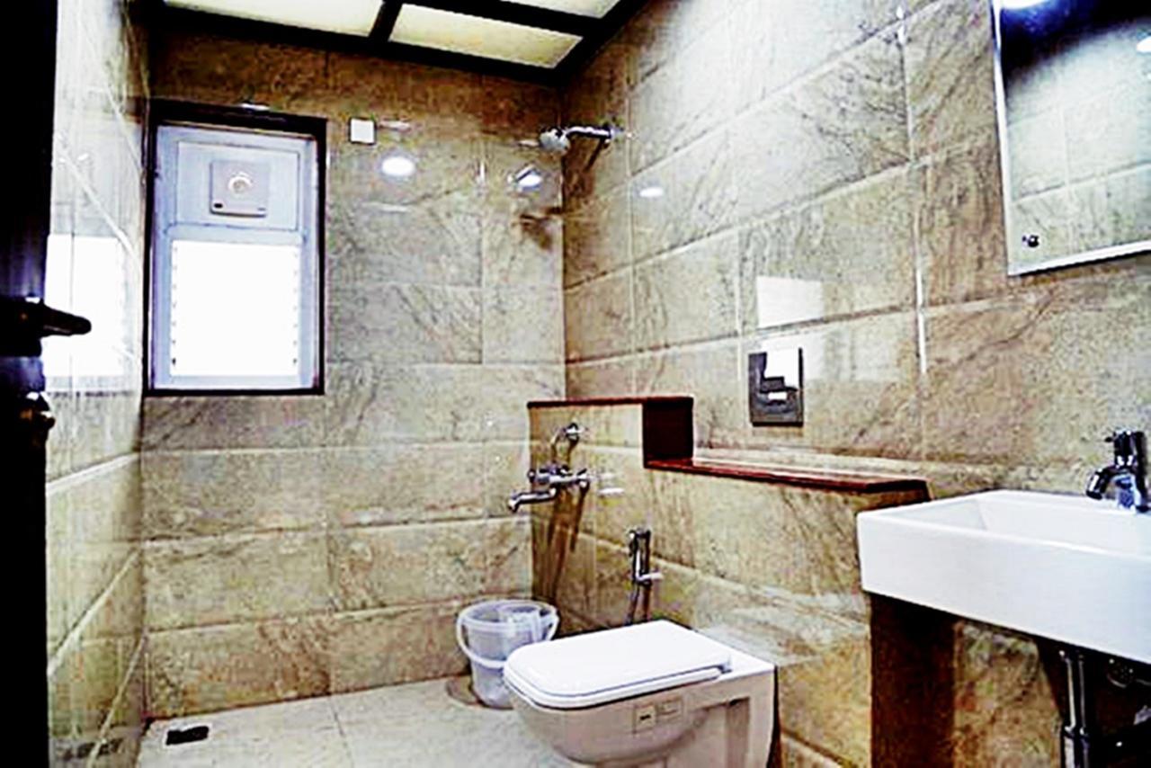 Hotel Mookambika Palace Kolluru Bagian luar foto