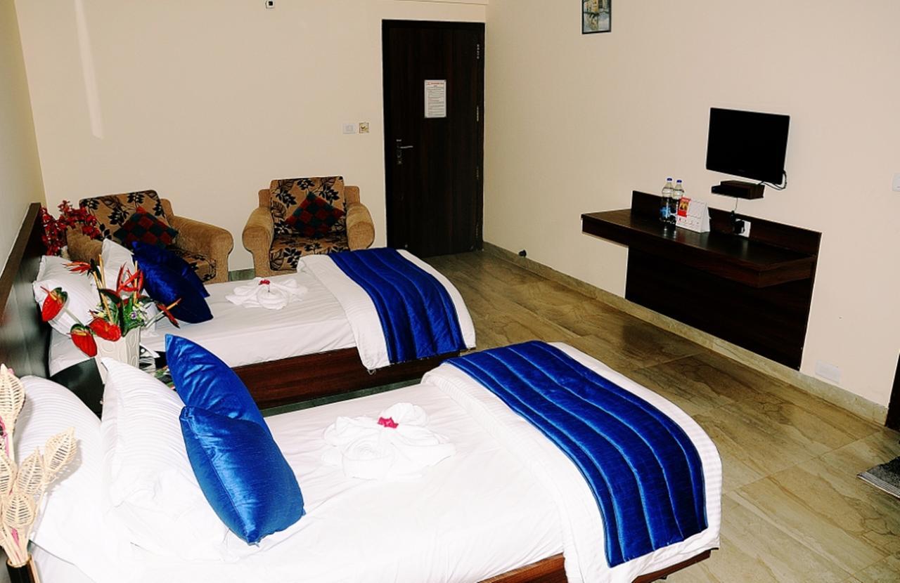 Hotel Mookambika Palace Kolluru Bagian luar foto