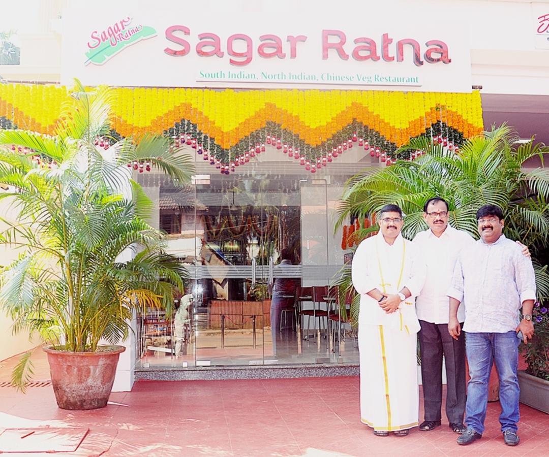 Hotel Mookambika Palace Kolluru Bagian luar foto