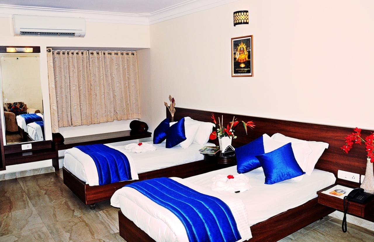 Hotel Mookambika Palace Kolluru Bagian luar foto