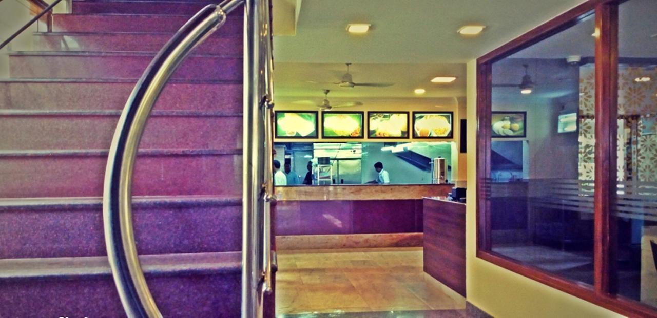 Hotel Mookambika Palace Kolluru Bagian luar foto